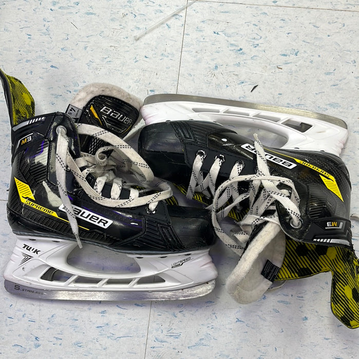 Used Bauer Supreme M3 Size 4.5EE Player Skates