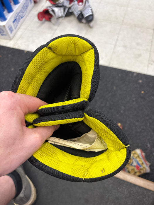 Used Bauer Supreme 3s Junior 11” Gloves