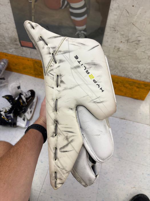 Used Bauer Vapor Hyperlite2 Senior Blocker
