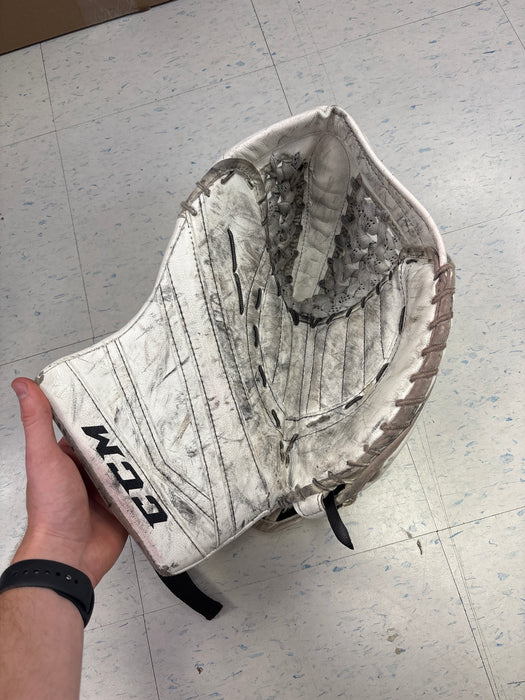 Used CCM Extreme Flex 860 Senior Catcher