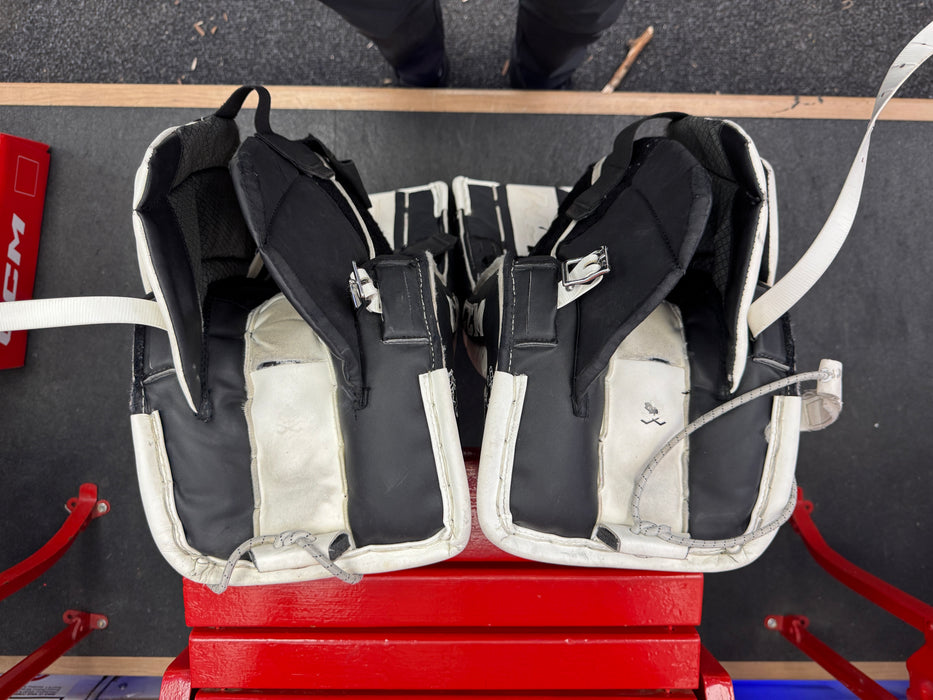 Used CCM Eflex 5.5 Goalie Leg Pads 26"+1"