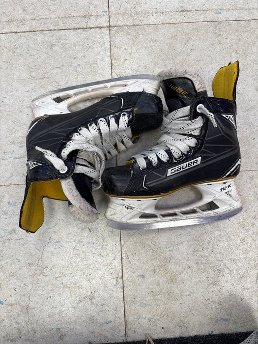 Used Bauer Supreme S160 Size 2.5 D Skate