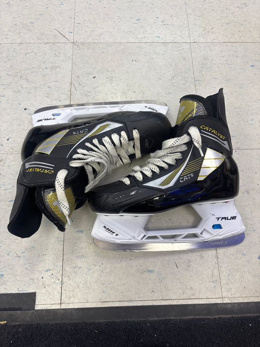 Used True Catalyst 9.0R Senior Skates