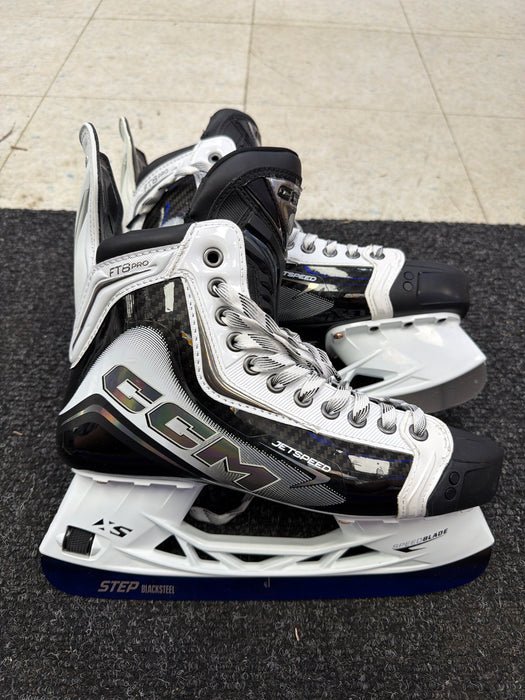 Demo CCM JetSpeed FT8 Pro White Size 9.0R Skates