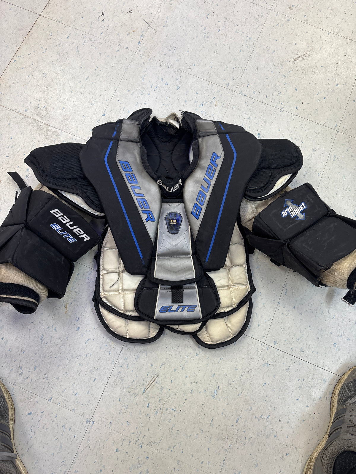 Used Bauer Elite Intermediate Small Chest Protector — Crow's Sports Hockey