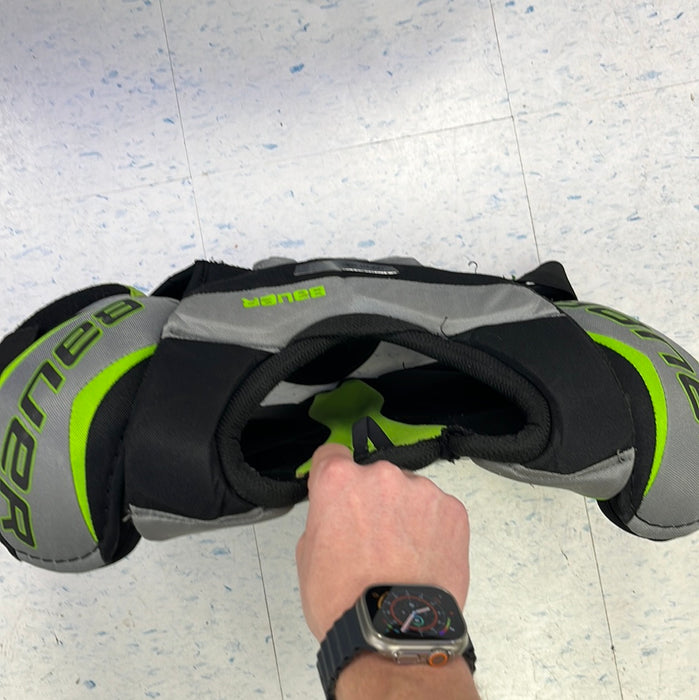 Used Bauer One.6 Junior Large Shoulder Pads