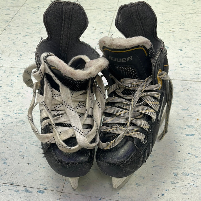 Used Bauer Supreme One.6 Size 11 Youth Player Skates