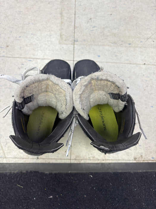 Used Bauer Supreme One.8 Size 4.0 Skates