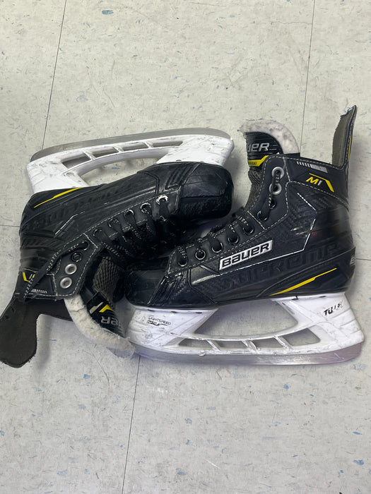 Used Bauer Supreme M1 Size 2.5 Skates