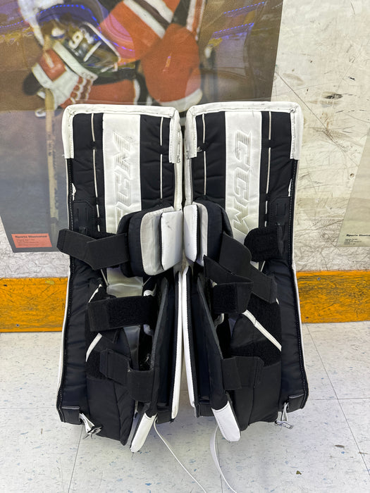Used CCM Eflex 5.5 28+1” Goalie Leg Pads