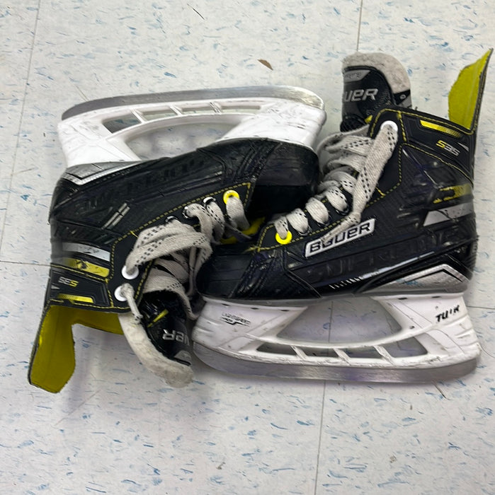 Used Bauer Supreme S35 Size 1 Player Skates
