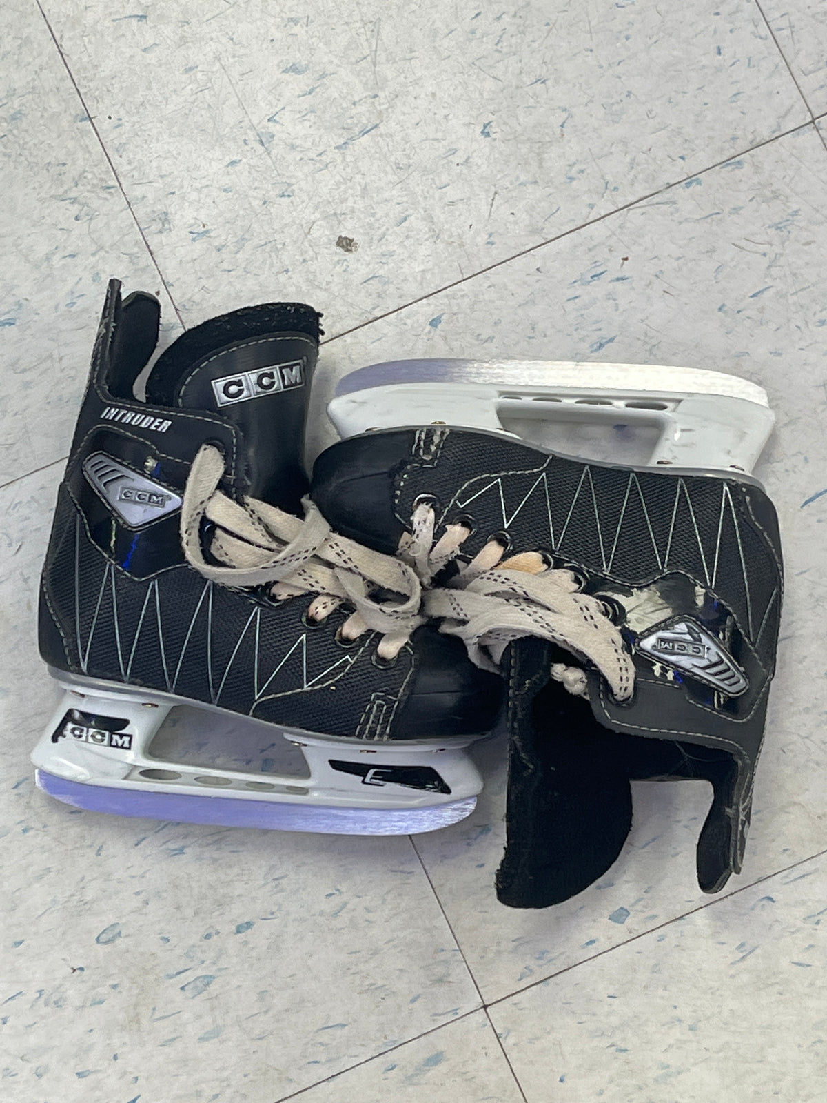 Used CCM Intruder Size 12 Youth Skates — Crow's Sports Hockey