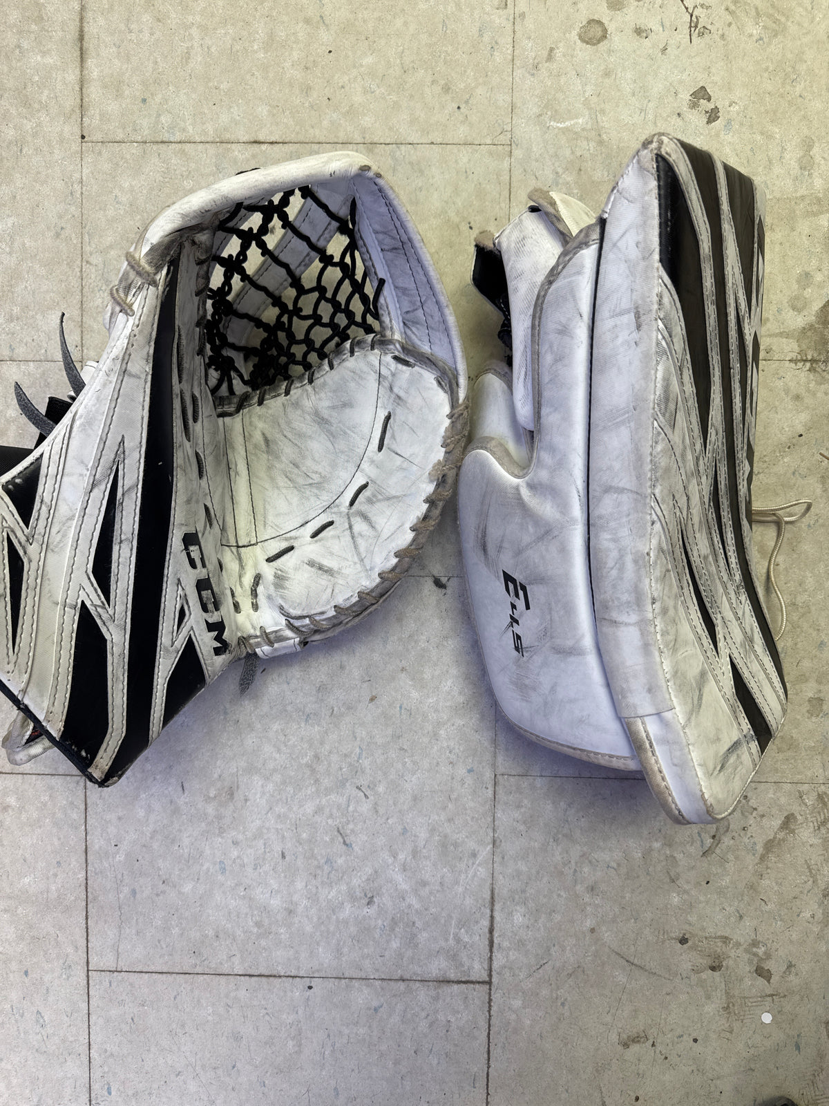 Used CCM Eflex4.5 Junior Catcher Blocker Set — Crow's Sports Hockey