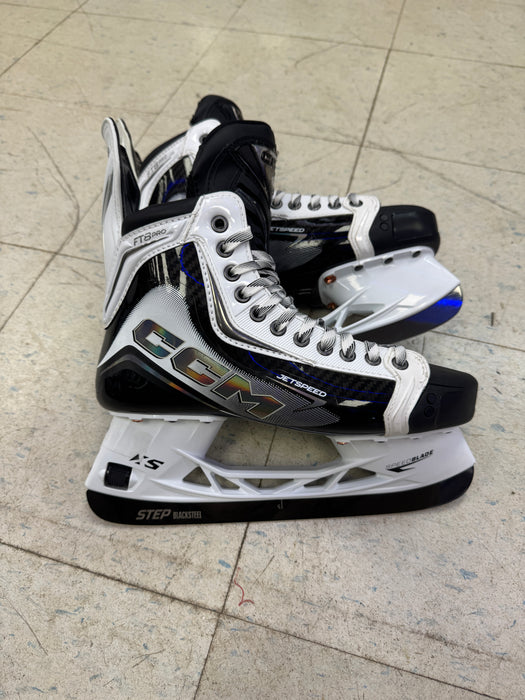 Used Demo CCM JetSpeed FT8 Pro White Size 9.0R Skates