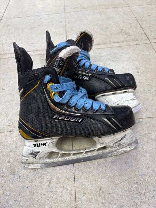 Used Bauer Supreme One.8 Size 3.0D Skates
