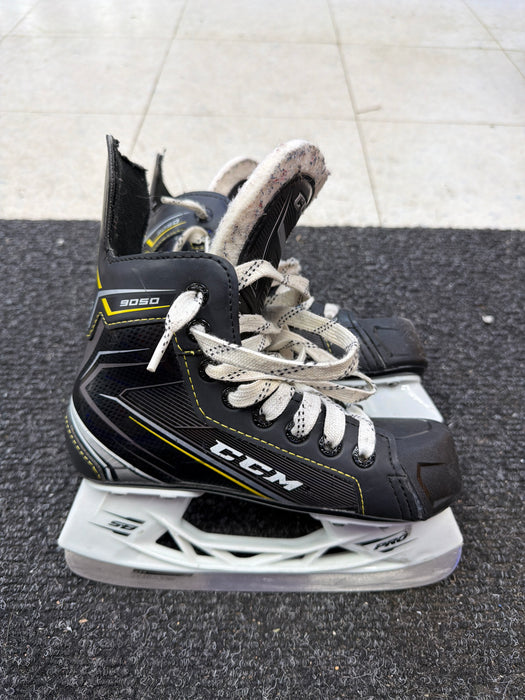 Used CCM Tacks 9050 Size 1.0D Skates