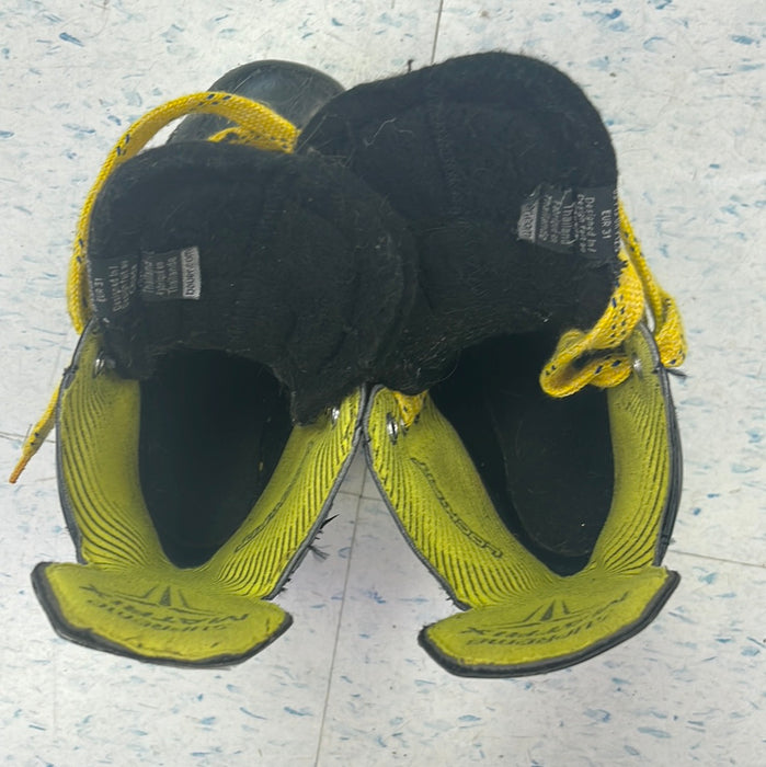 Used Bauer Supreme Matrix Size 12 Youth Player Skates