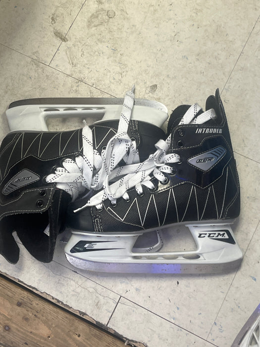 Used CCM Intruder Size 8 Skates