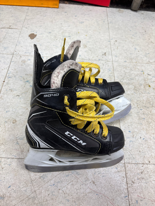 Used CCM Tacks 9040 Youth 10.0 Skates