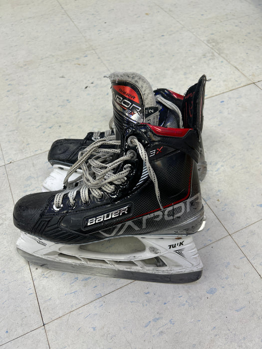 Used Bauer Vapor 3X Intermediate Player Skates 5.5 Fit 2