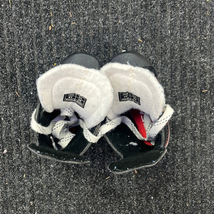 Used CCM FT340 Size 6 Youth Player Skates