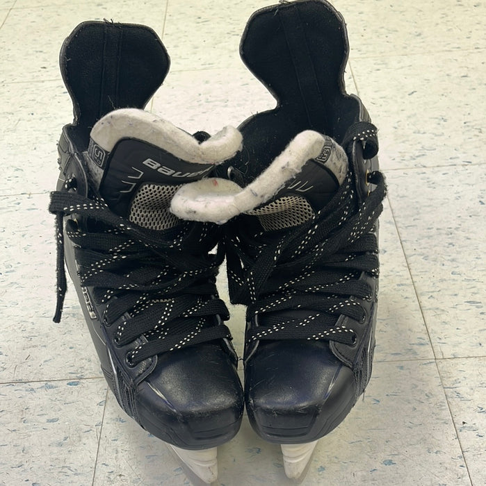 Used Bauer Supreme 170 Size 5.5 Player Skates