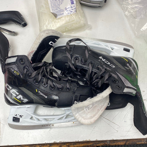 Used CCM AS 570 Size 1 Skates