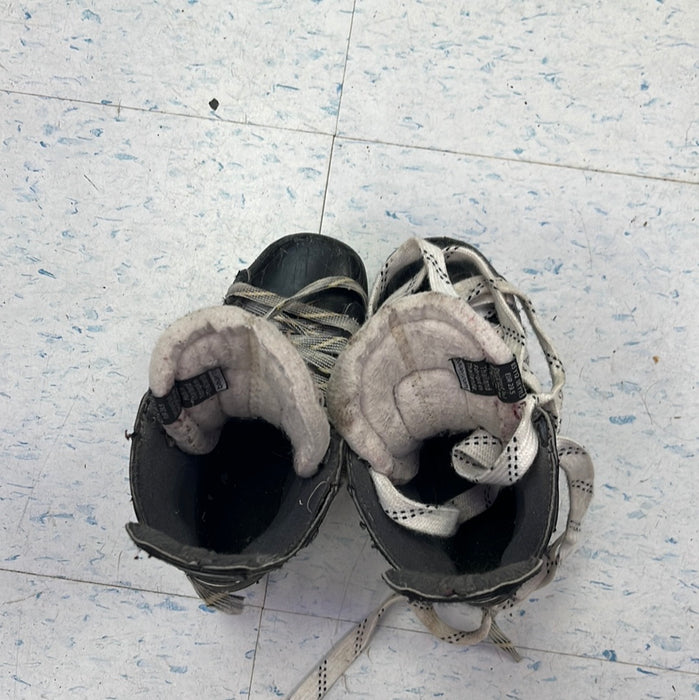 Used Bauer Supreme One.6 Size 11 Youth Player Skates