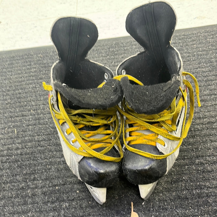 Used Nike Bauer Vapor XVI Size 2EE Player Skates