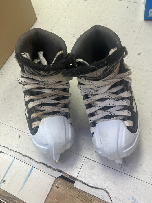 Used Vector V4.0 Size 6 Goal Skates