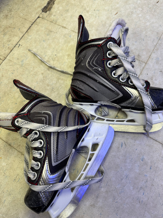 Used Bauer Vapor X60 size 8 Youth