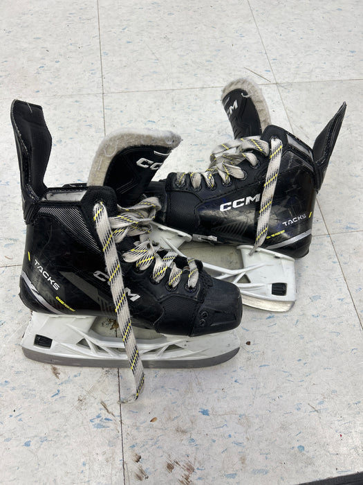 Used CCM Tacks AS570 Player Skates