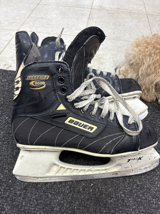 Used Bauer Supreme 2000 Size 9.5EE Skates