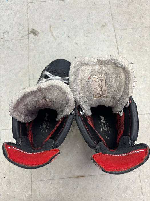 Used CCM JetSpeed FT485 Size 4.0R Skates