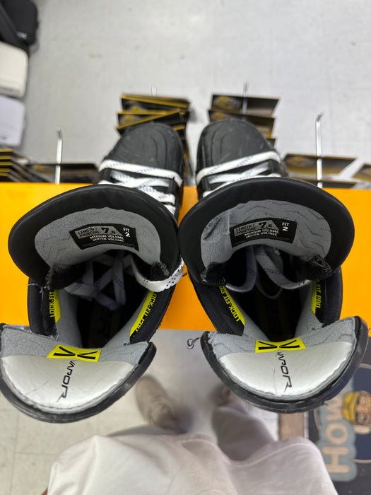 Used Bauer Vapor Hyperlite 2 7.5D Player Skates Fit 2