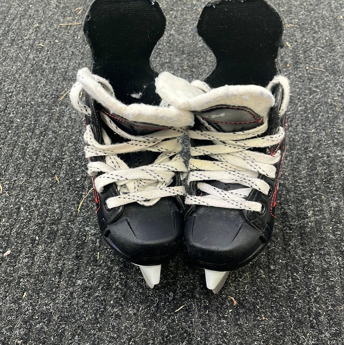 Used CCM FT340 Size 6 Youth Player Skates