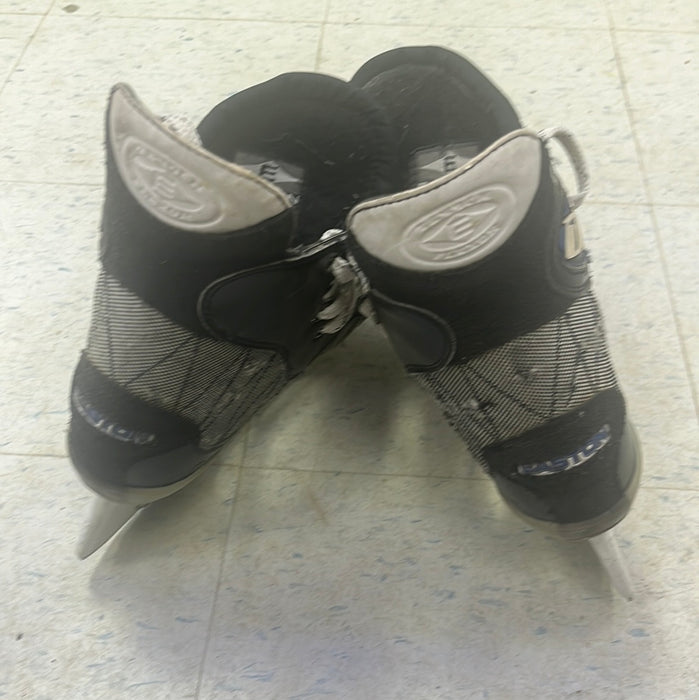 Used Easton Ultra Lite Size 9 Player Skates