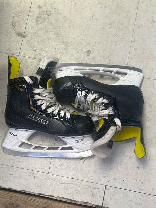 Used Bauer Supreme S25 Size 2 Skates