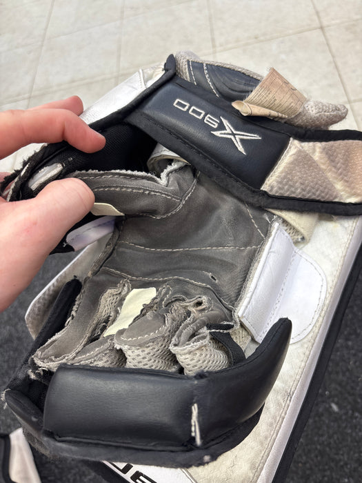 Used Bauer Vapor x900 Intermediate Catcher and Blocker Set