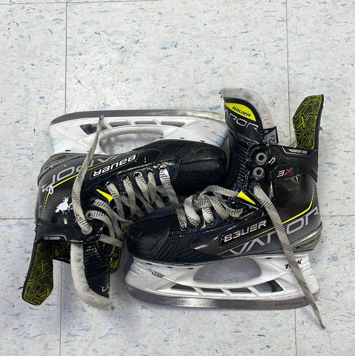 Used Bauer Vapor 3X Size 2.5 Player Skates