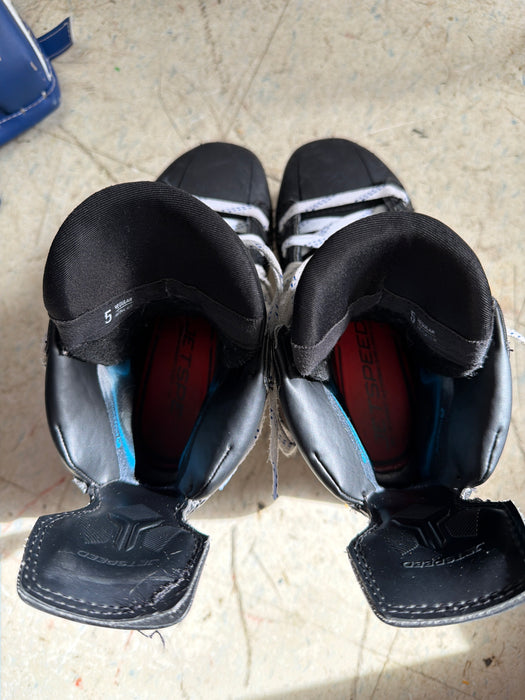 Used CCM JetSpeed FT8 Size 5.0R Skates