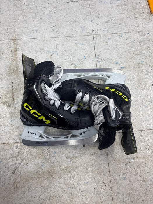Used CCM Tacks XF80 Youth 10.0 Skates