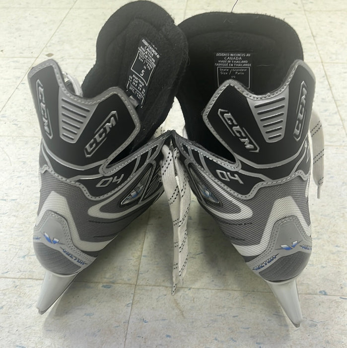 Used CCM Vector 04 Size 5 Player Skates