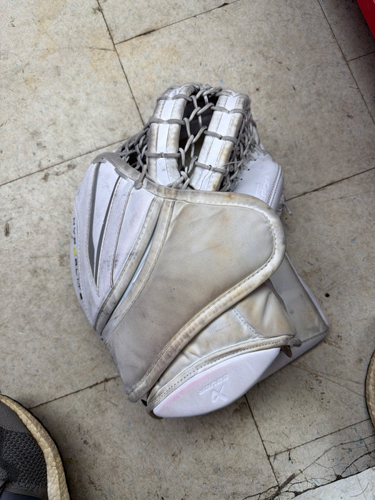 Used Bauer Vapor Hyperlite2 Senior Catcher
