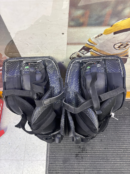 Used Vaughn SLR3 Pro 32+2 Senior Goal Pads