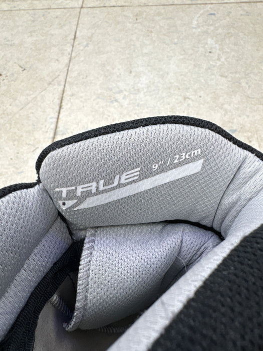Used True Youth 9" Gloves