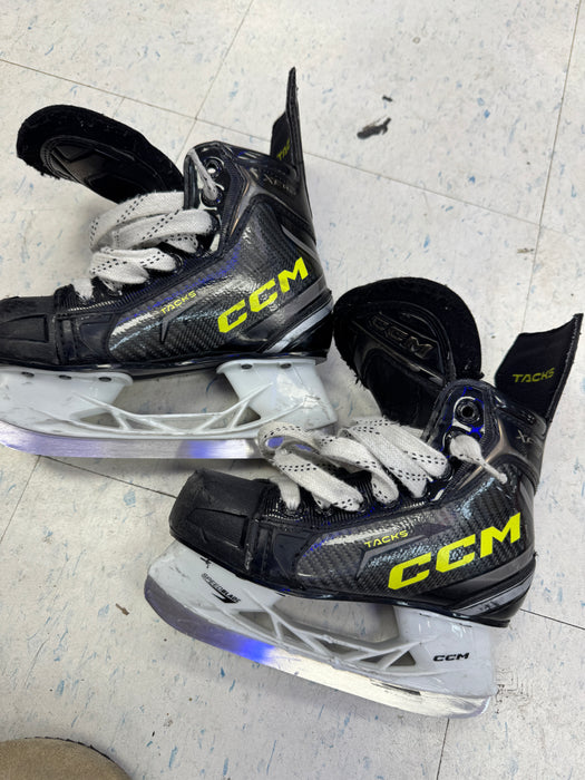 Used CCM XF PRO Skates Y12.5
