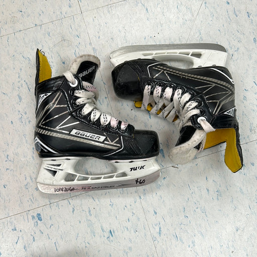Used Bauer Supreme Matrix Y10.5 D Player Skate