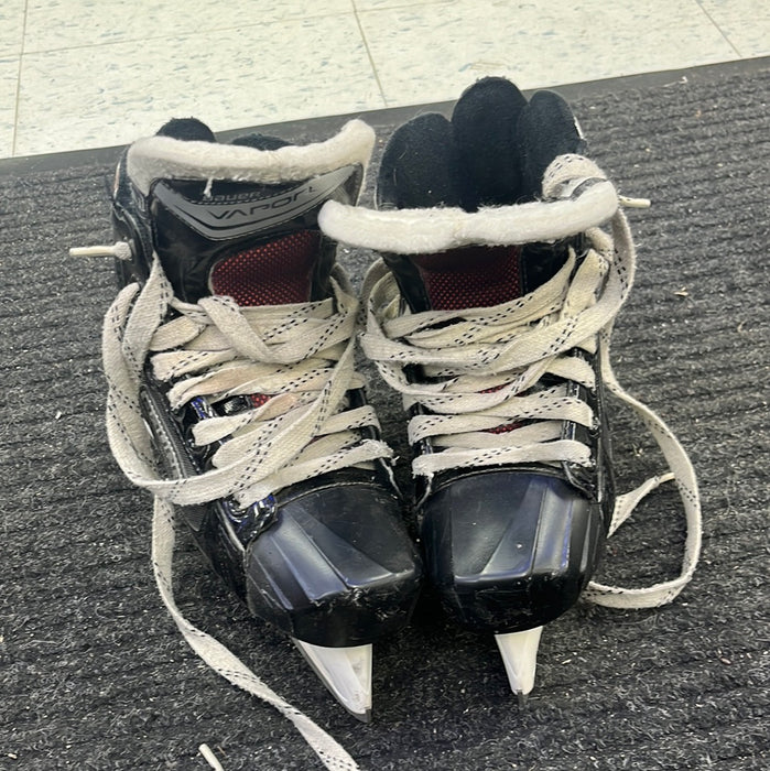 Used Bauer Vapor X700 Size 2 Goal Skates