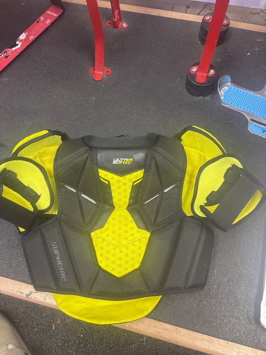 Used Bauer Supreme Ultra Sonic Shoulder Pads Size Junior Medium
